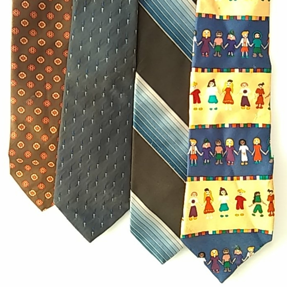 4 pc bundle of pre-owned men's ties